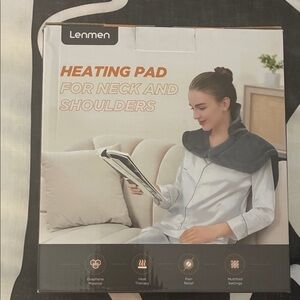 Black Heating Pad for Neck and Shoulders